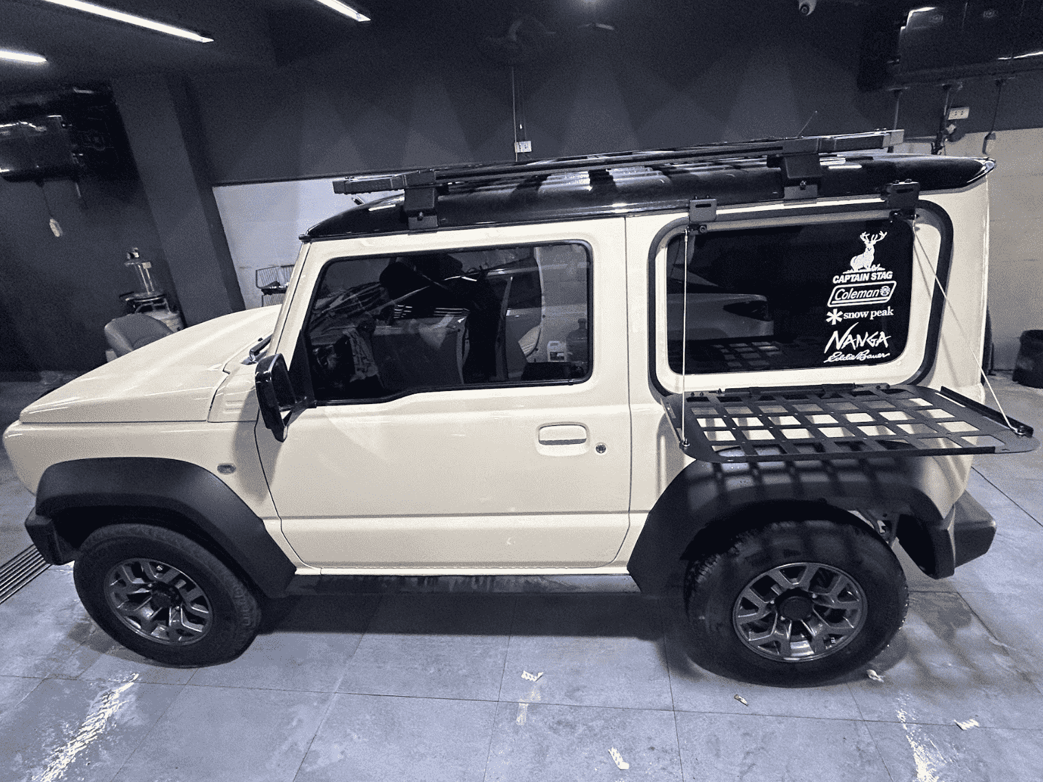 Xevaban.com 214 Giải Ph&oacute;ng l&agrave; đơn vị chuy&ecirc;n cung cấp đồ chơi Suzuki jimny, phụ kiện Suzuki jimny, xevaban,&nbsp;214 giải ph&oacute;ng,&nbsp;phụ kiện oto,&nbsp;Suzuki jimny, b&agrave;n treo cửa sổ jimny, b&agrave;n treo jimny, b&agrave;n tr&agrave; jimny